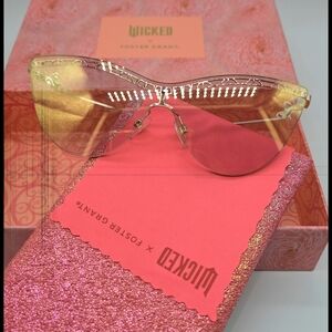 SW2 - Wicked Glinda So Popular Foster Grant Gradient Sunglasses